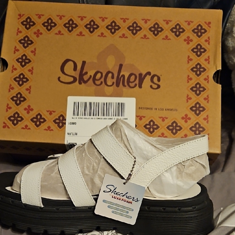 Skechers Luxe Foam White and Black Sandals Size 10